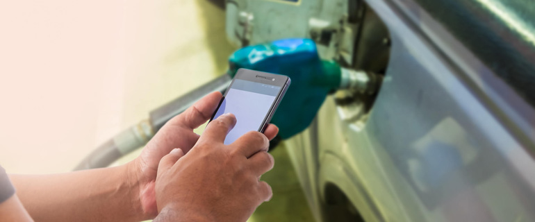 https://www.convenience.org/getmedia/0bf532c0-01a1-4cc8-868b-c413a3789e89/mobile-wallet-at-the-pump.jpg