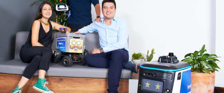 https://www.convenience.org/getmedia/0e4fd985-c2f5-4bcf-8972-840182f1c46e/grubhub_kiwibot_robotics_college-campus_third-party-delivery.jpg