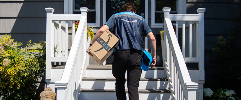 https://www.convenience.org/getmedia/0ea639b0-2996-4651-9704-274f0a429463/Amazon-delivery-image-3_770x320_Amazon.jpg