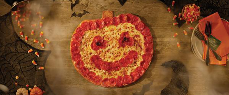 https://www.convenience.org/getmedia/17cd8a80-29b1-4f93-a21d-097ec742e29f/jack-o-lantern-pizza-770x320.jpg