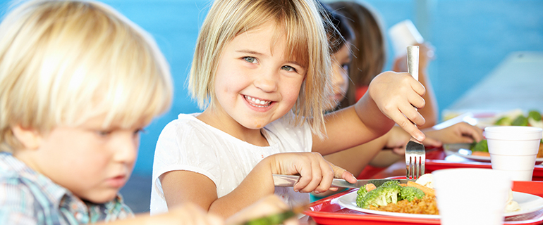 https://www.convenience.org/getmedia/191b5367-99e0-4d06-b441-6e89980e167d/child-eating-lunch-770x320.jpg