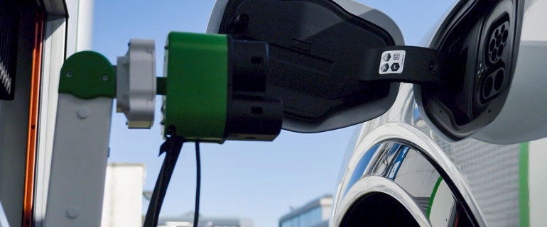 https://www.convenience.org/getmedia/219eaee3-22ff-4b41-92f3-4c53798caeb9/Charging-robot_disabilities_europe_electric-vehicle-charging.jpg