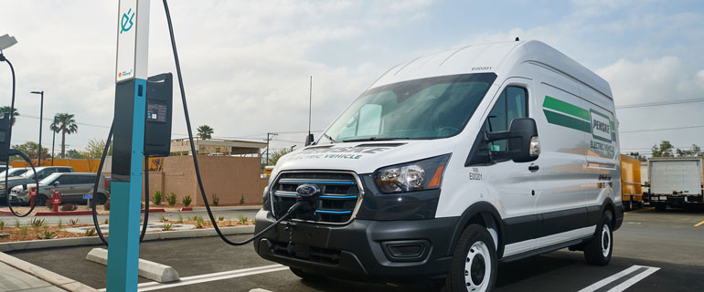 https://www.convenience.org/getmedia/274fc7ad-b80d-4902-b10e-d01e4f8f0dd4/L2_Charger_Penske_Truck_Leasing-770x320.jpg
