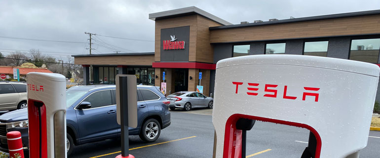 https://www.convenience.org/getmedia/307be075-1ddc-4215-9c32-298bb271e819/IMG_8682-770x320-wawa-tesla-ev-charger.jpg