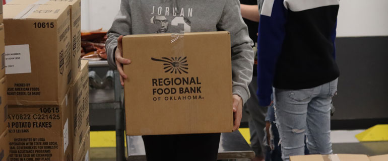 https://www.convenience.org/getmedia/32b4fe74-6f2e-40a6-b8fc-1b594a0e3d51/Student-volunteer-at-Regional-Food-Bank-of-Oklahoma-in-OKC_770x320_casey-s.jpg