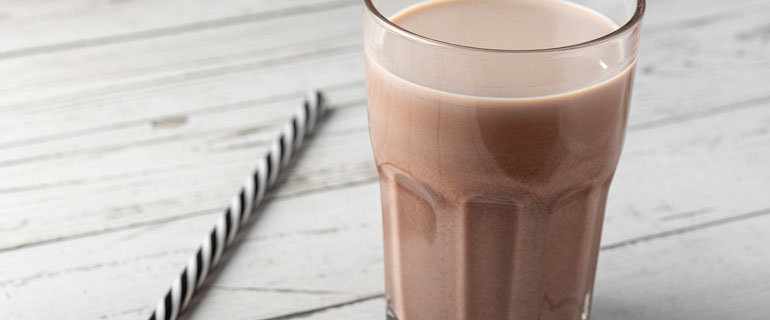 https://www.convenience.org/getmedia/388a867b-207a-4e92-b56a-0dbbde91c7cc/iStock-1327817573_770x320_chocolate-milk.jpg