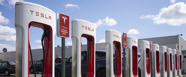 https://www.convenience.org/getmedia/3a32d9c0-24ca-4131-b6ab-39e5303b809a/Tesla-Chargers-770x320.jpg