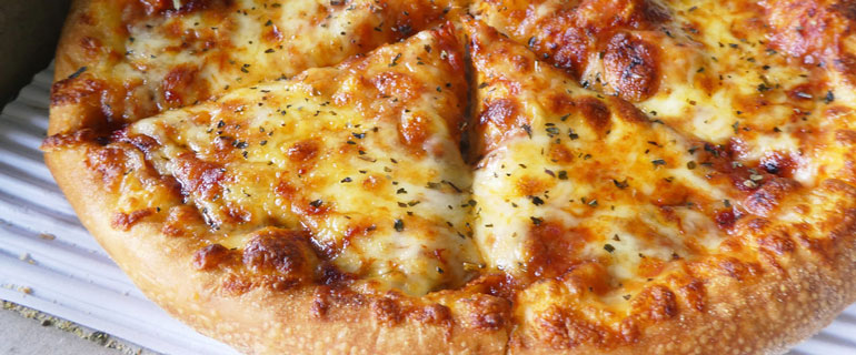 https://www.convenience.org/getmedia/3f57a384-5675-43a0-8cc9-de2f46d2f59c/43859116081_f80d6c8c2b_b-Pizza-770x320.jpg