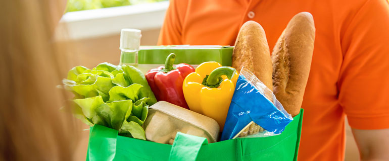 https://www.convenience.org/getmedia/46041198-b931-472e-91c5-d211f8f01985/doordash_grocery-delivery_walmart-partnership_operations.jpg