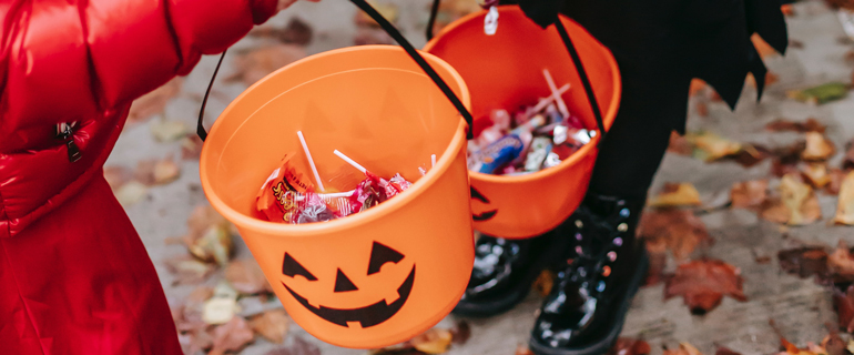 https://www.convenience.org/getmedia/4d7d008b-3210-41d5-a095-9de646eec01d/pexels-charles-parker-5859428-halloween-candy-770x320.jpg