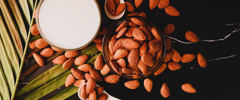 https://www.convenience.org/getmedia/4e04e3d1-b26d-4617-a877-a9e0e9c8066a/dhanya-purohit-f5Qpv6wps1Y-unsplash_770x320_almond-milk.jpg