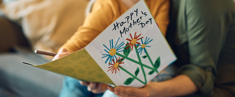 https://www.convenience.org/getmedia/534de1e1-89ba-46fb-950d-13c330b62e2e/mother-s-day_consumer-spending_holiday_card_flowers.jpg