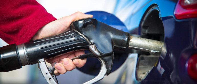 https://www.convenience.org/getmedia/53b5e87f-29c9-49e8-bc0d-fd6a33a34844/add-fuel-to-car.jpg