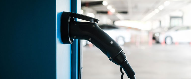 https://www.convenience.org/getmedia/547fcc2f-1699-4901-b356-9171d10bc75a/EV-charger_electric-vehicle_charging-point_range-anxiety_consumer.jpg