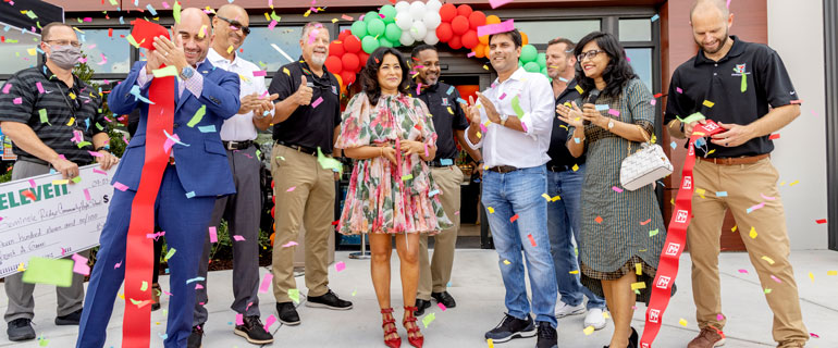 https://www.convenience.org/getmedia/61bd1435-441d-4e22-9fbc-c5930f794084/7-Eleven-Westlake-grand-opening_770x320.jpg