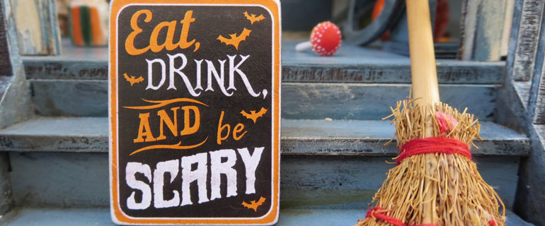 https://www.convenience.org/getmedia/797a4906-ff34-4e6b-b805-7660ceee8a08/bee-felten-leidel-6gtta8WZ65E-unsplash_770x320_halloween-decor.jpg