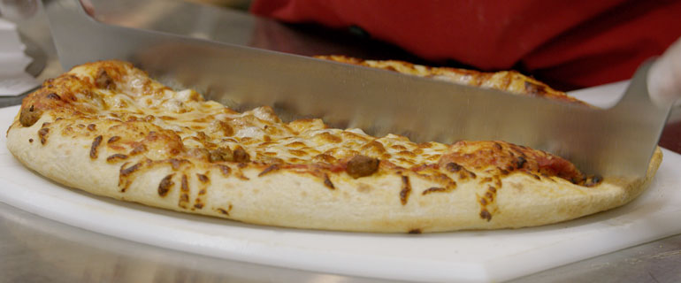 https://www.convenience.org/getmedia/79a0614a-fdb5-4397-8c6a-6c7c878e5eda/pizza-cutting-770x320.jpg