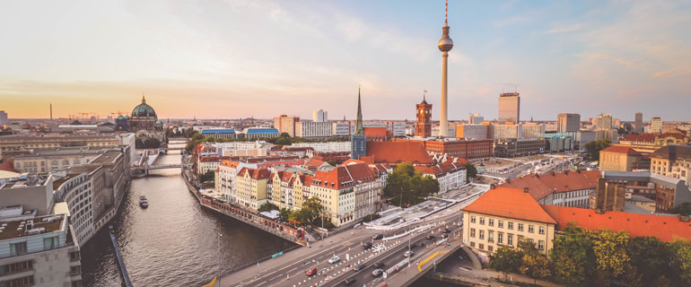 https://www.convenience.org/getmedia/86565cee-e468-4933-9a6c-90c44de1c6a0/florian-wehde-1uWanmgkd5g-unsplash_770x320_berlin.jpg