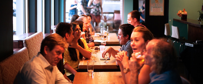 https://www.convenience.org/getmedia/8ad1b2f8-757f-4586-b213-abf214d7ce6f/restaurant-with-many-diners-770x320.jpg