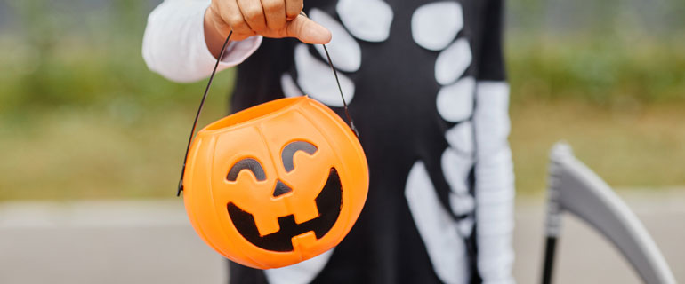 https://www.convenience.org/getmedia/8e0f2943-ba45-4d21-bf91-f94ba93c17c5/halloween-candy-shortage_seasonal_merchandising_operations_hershey.jpg
