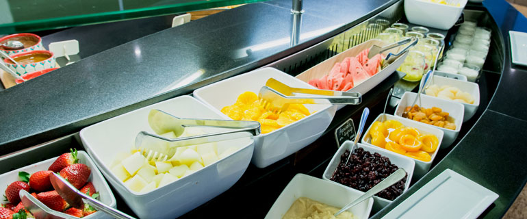 https://www.convenience.org/getmedia/951043a6-1958-47b0-a69d-fcf9454742d8/college-campus-food_young-people_university.jpg