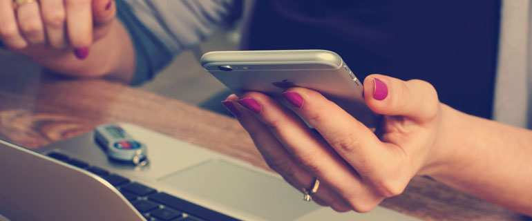 https://www.convenience.org/getmedia/a626e3e9-d8e8-4e85-8552-dd084698162d/firmbee-com-SpVHcbuKi6E-unsplash-770x320-online-shopping.jpg