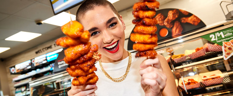 https://www.convenience.org/getmedia/aa9e93da-9825-4ed1-a03e-137e59efd200/7-eleven_summer-menu_LTO_boneless-wings_hot_spicy_sweet.jpg