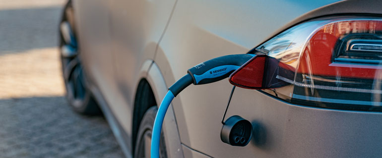 https://www.convenience.org/getmedia/b0b52037-b948-482b-a5cb-3097c89e3a07/ernest-ojeh-UrCV-U9hhCo-unsplash-EV-Charging-770x320.jpg