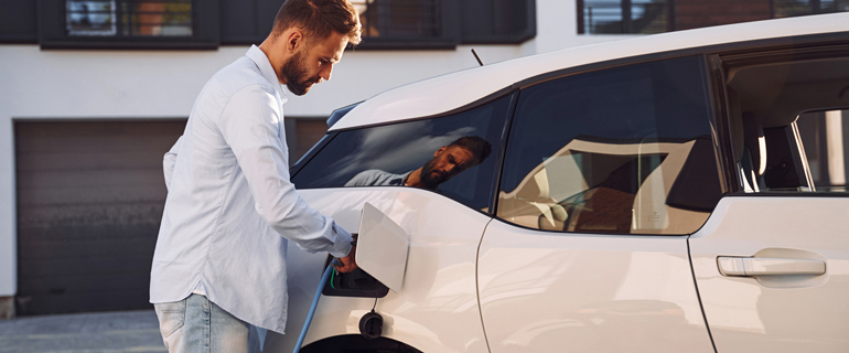 https://www.convenience.org/getmedia/b2989101-28db-4e3c-88ee-2d7030983349/EVs_texas_fees_ev-charging.jpg