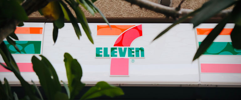https://www.convenience.org/getmedia/b2f1c7ef-1971-4d4b-8423-2538a98fb81d/duy-nguyen-chc4fOOnxZ8-unsplash_770x320_7-eleven.jpg
