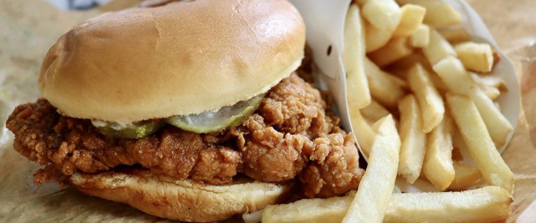 https://www.convenience.org/getmedia/bce6bffd-e49e-43ac-80fa-328744543ef7/chicken-sandwich-770x320.jpg