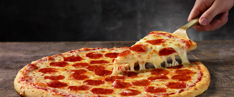 https://www.convenience.org/getmedia/c34fe245-c18f-4d72-b4d3-96c220d91c1e/Casey-s-Pepperoni-Pizza-770x320.jpg
