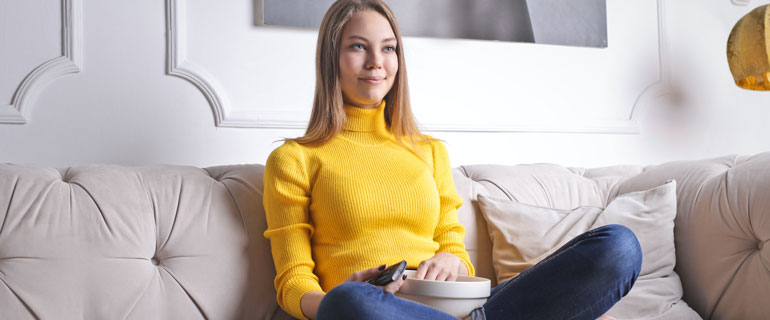 https://www.convenience.org/getmedia/caba2d80-42ef-4e48-a3bb-15ebec7f066d/pexels-andrea-piacquadio-3769016-770x320-snacking.jpg