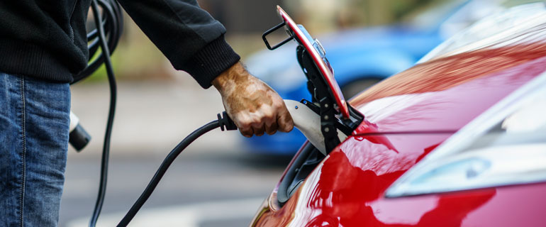 https://www.convenience.org/getmedia/d0775115-1955-4639-8318-019b10a67e64/EV_iStock-1133694760-770x320-electric-fueling.jpg