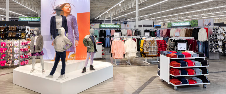 https://www.convenience.org/getmedia/d5fcad80-2823-4121-baae-f5681fe5f2cb/fashion-takes-center-stage-in-apparel_770x320_walmart.jpg