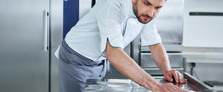https://www.convenience.org/getmedia/e37a571e-4748-4681-a4a5-a40f9716d045/iStock-1142169890_770x320_food-safety.jpg