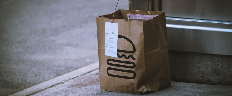 https://www.convenience.org/getmedia/e8c660c3-94c4-4ea2-8acf-f17d91be90c2/jon-tyson-UuzUfw4qepk-unsplash_770x320_doordash_food-delivery.jpg