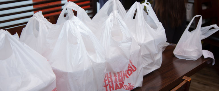 https://www.convenience.org/getmedia/e9053000-39d9-4479-8741-797ef2efedd1/delivery-drivers_tipping_third-party_foodservice.jpg