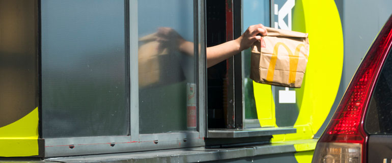 https://www.convenience.org/getmedia/e9619add-468b-4eb4-9832-6d9ab8de5f5f/fast-food-breakfast_commuter_morning-daypart_drivers_operations_foodservice.jpg