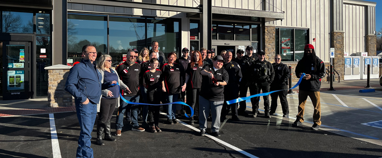 https://www.convenience.org/getmedia/ed54a2a7-f550-4485-863f-05f313179de3/maverik_new-store-opening_Anderson-california_Ribbon-Cutting.jpg