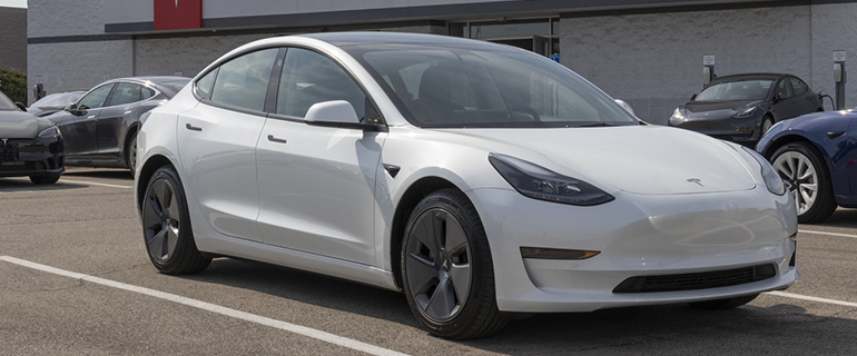 https://www.convenience.org/getmedia/f62dba02-afe2-4b8c-857a-ba600bf6c44b/Tesla-car-770x320.jpg